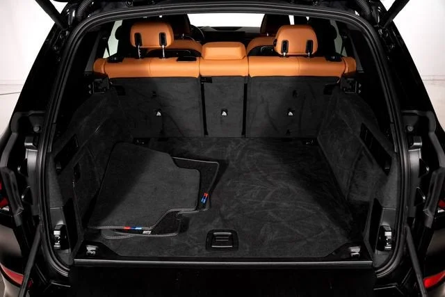 Used 2025 Black Sapphire Metallic BMW M60i image 6