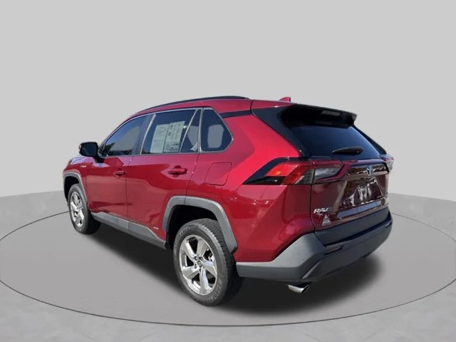 Used 2021 Red Toyota XLE Premium image 9