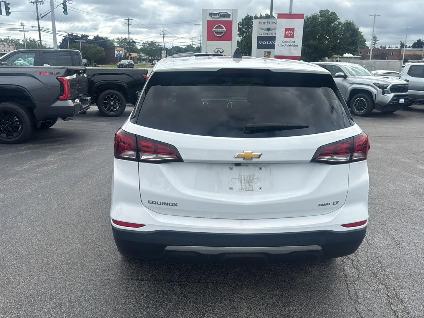 Used 2024 Summit White Chevrolet LT image 5