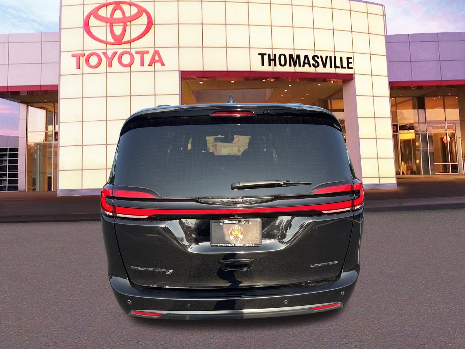 Used 2025 Diamond Black Crystal Pearlcoat Chrysler Limited image 6