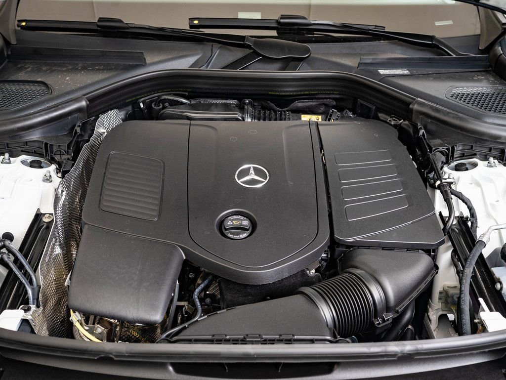 Used 2025 Polar White Mercedes-Benz GLC 300 image 37
