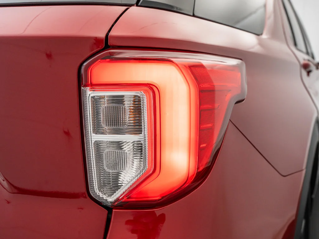 Used 2023 Rapid Red Metallic Tinted Clearcoat Ford XLT image 9