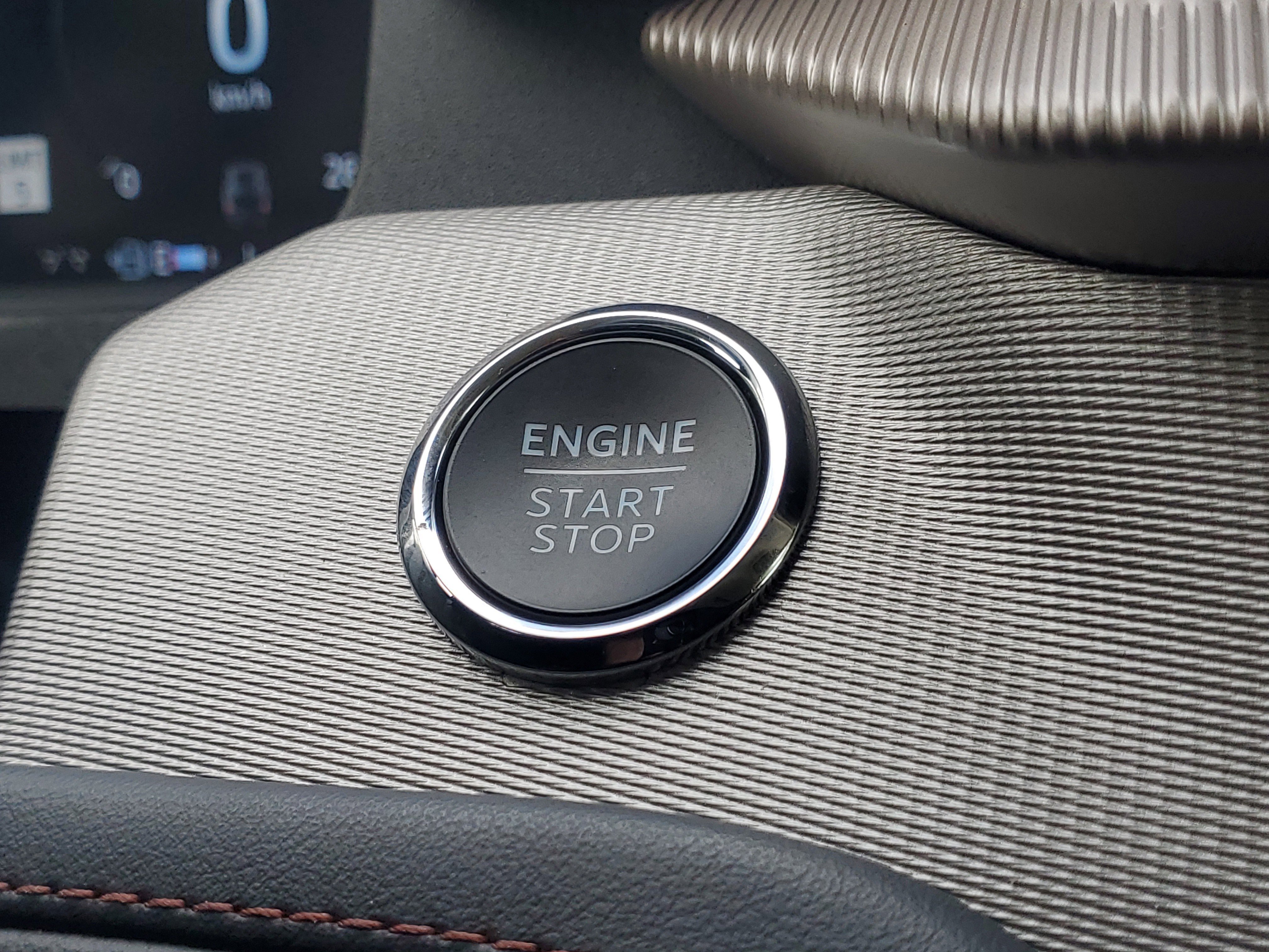 Used 2025 Vapor Blue Ford Active image 32