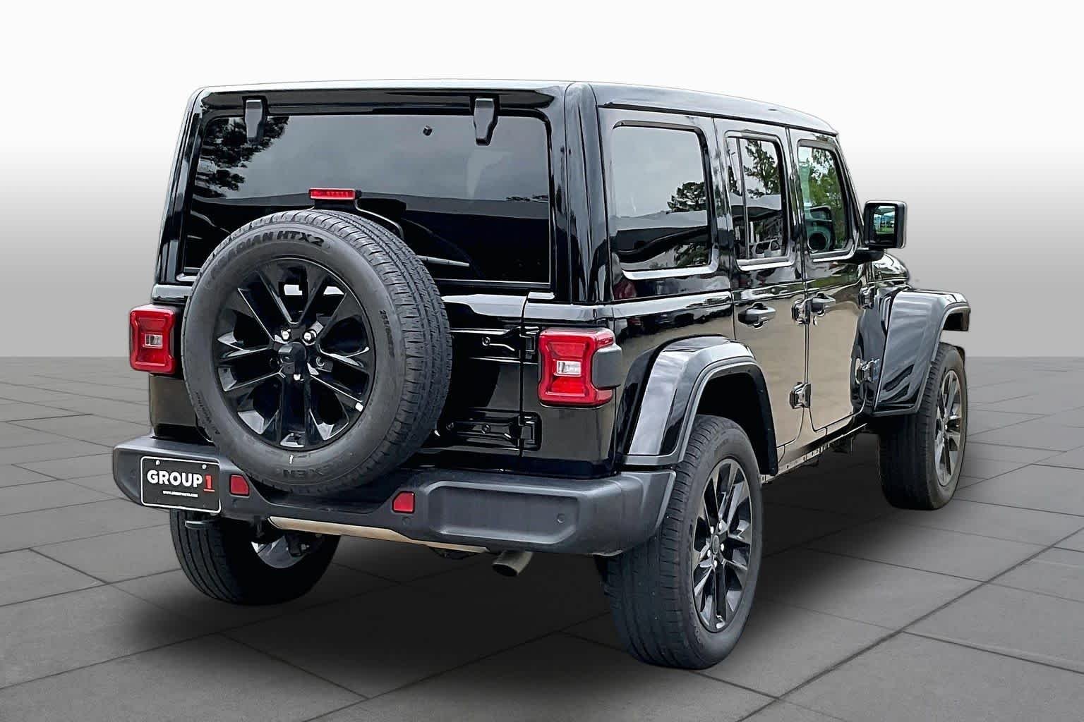 Used 2025 Black Clearcoat Jeep Sahara image 12