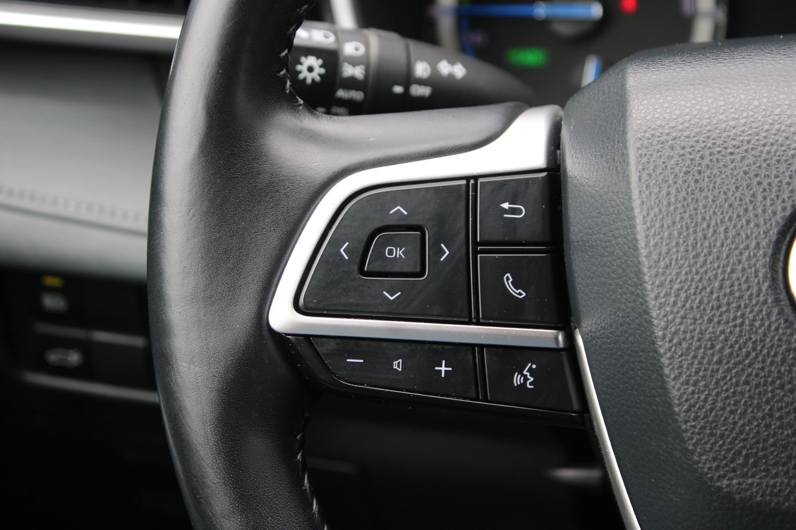 Used 2022 Black Toyota XLE image 27