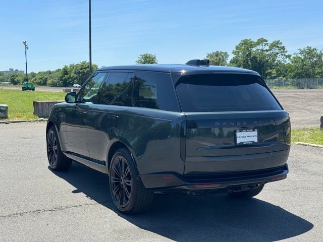 New 2026 Belgravia Green LAND ROVER SE image 3