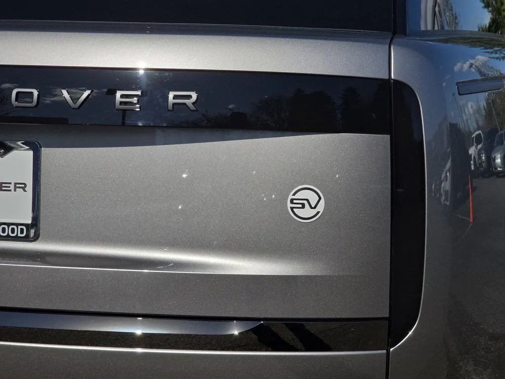 New 2026 Flux Silver Ultra Mettalic Gloss LAND ROVER SV Signature Suite image 36