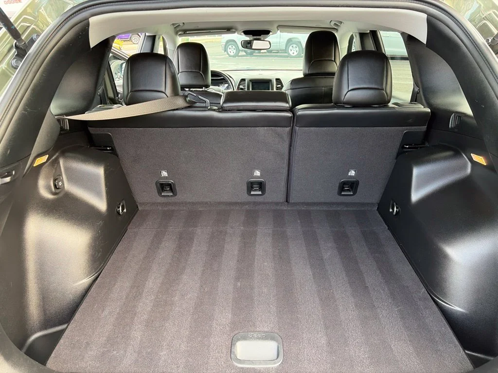 Certified Used 2021 Green Jeep Latitude Lux image 13