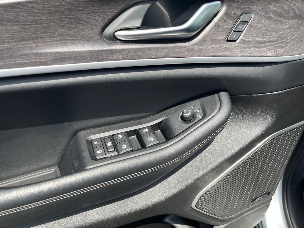 Used 2022 Silver Jeep 4xe image 10
