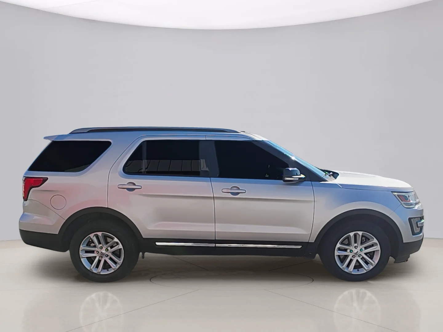 Used 2017 Silver Ford XLT image 6