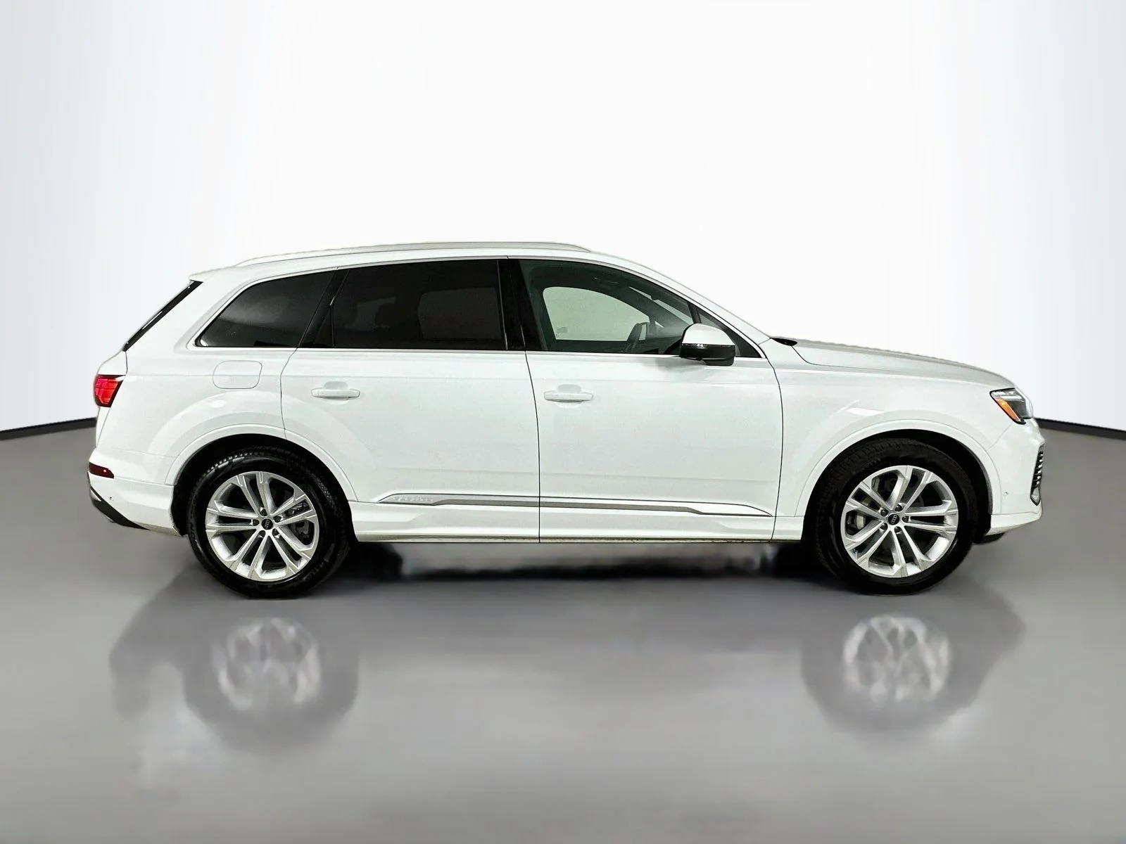 Used 2026 White Audi  image 4