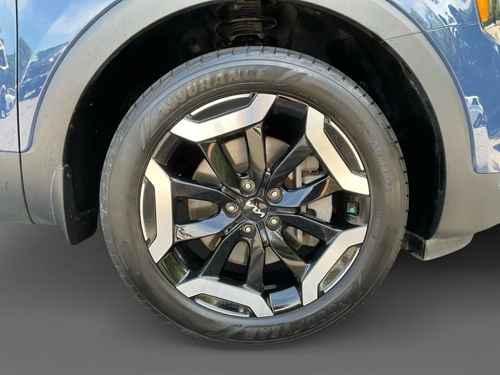 Used 2023 Black Kia EX image 16