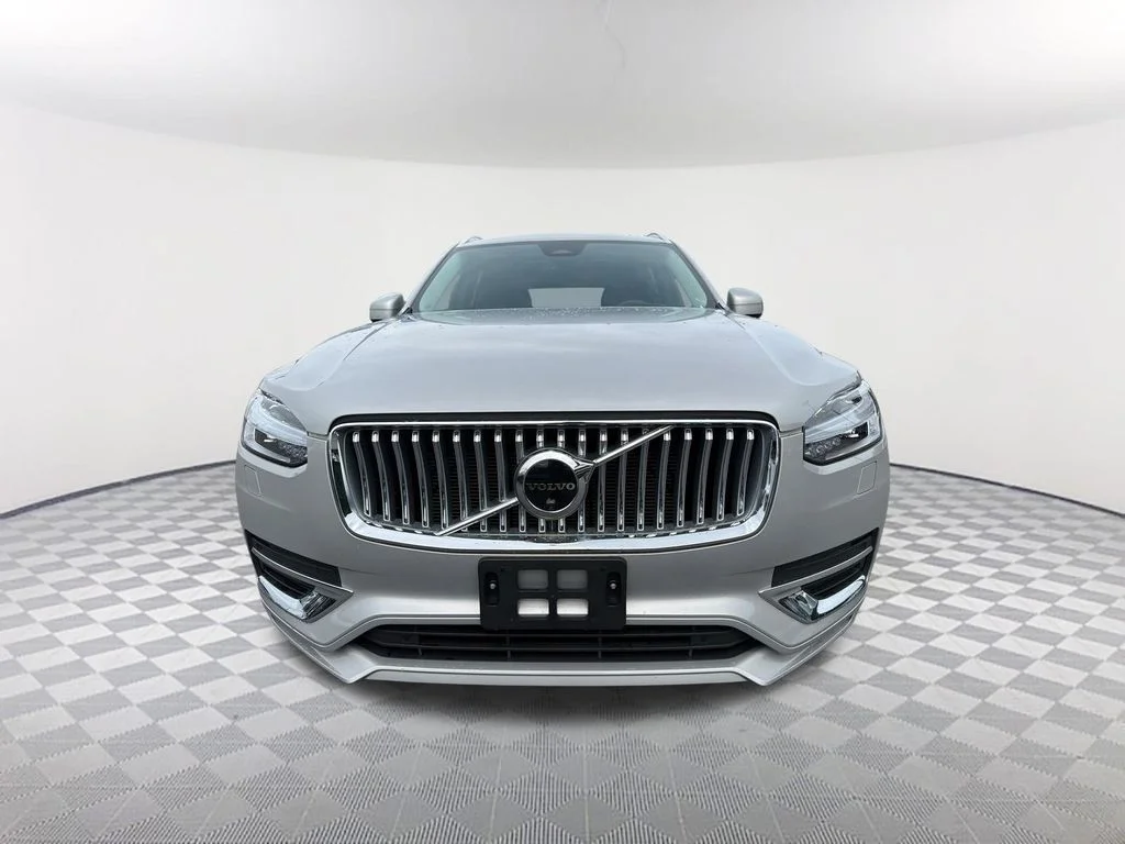 Used 2023 Silver Volvo Ultimate image 2