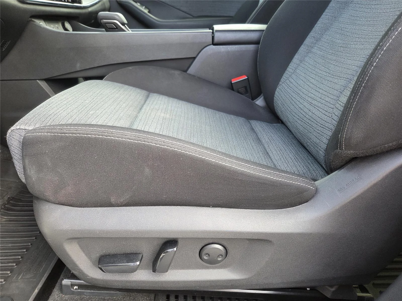 Used 2023 Brilliant Silver Metallic Nissan SV image 15