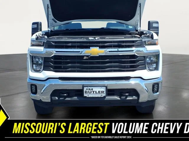 Used 2025 Summit White Chevrolet LT image 25