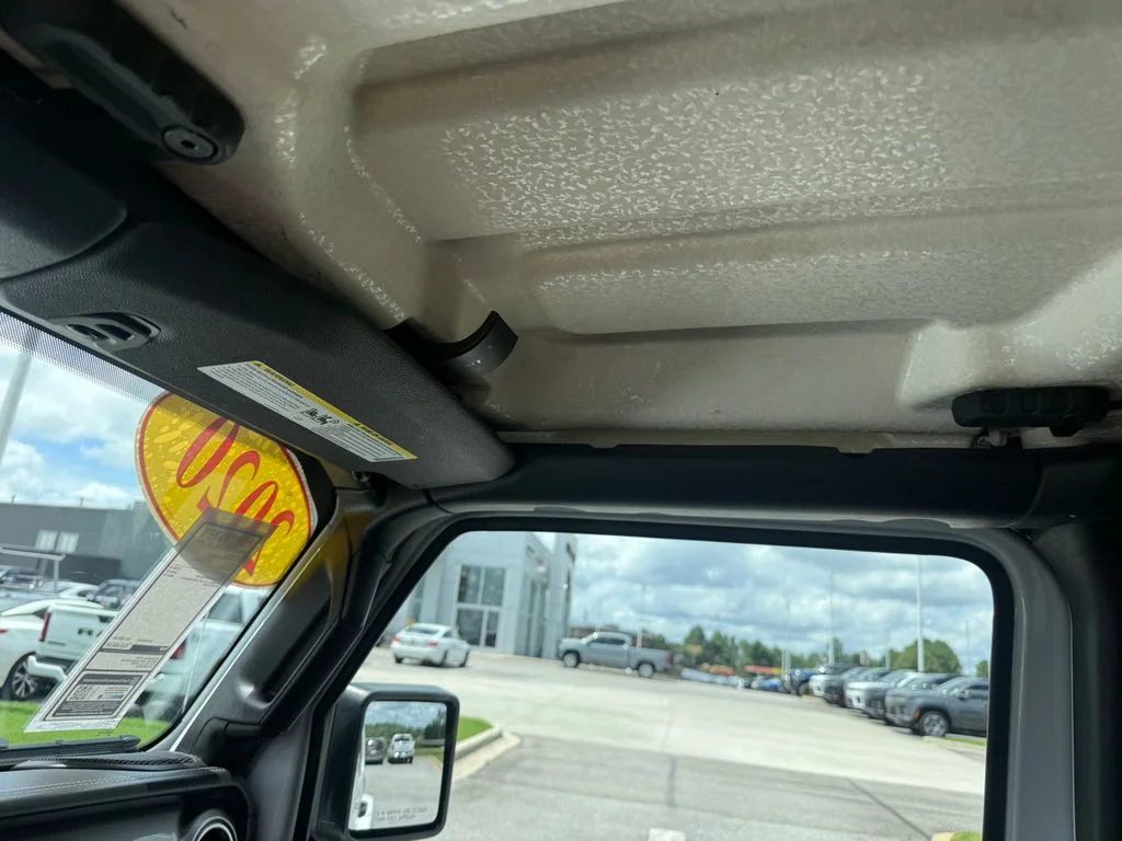Used 2020 White Jeep Unlimited Sahara image 13