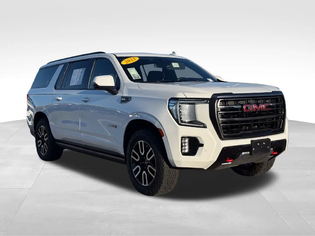 Used 2023 White GMC AT4 image 28