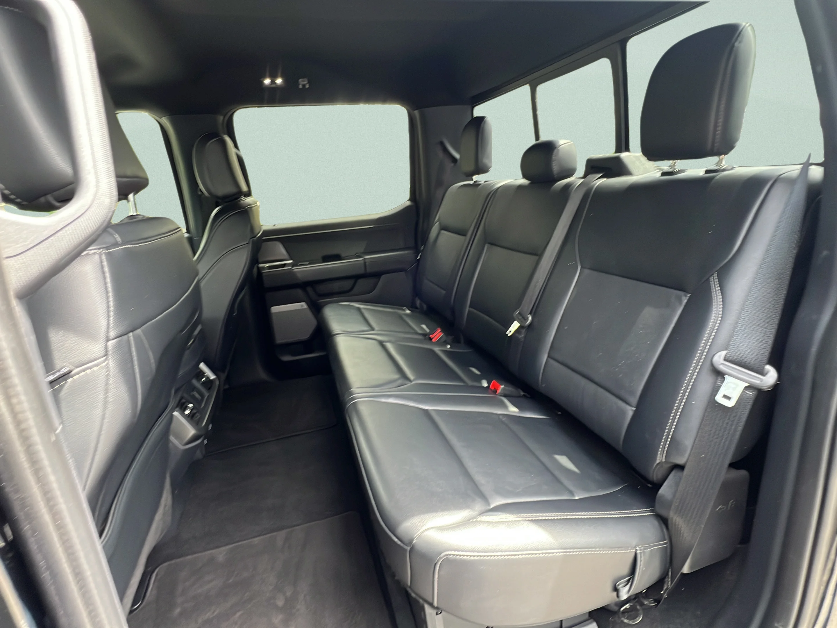 Used 2024 Agate Black Metallic Ford XLT image 12