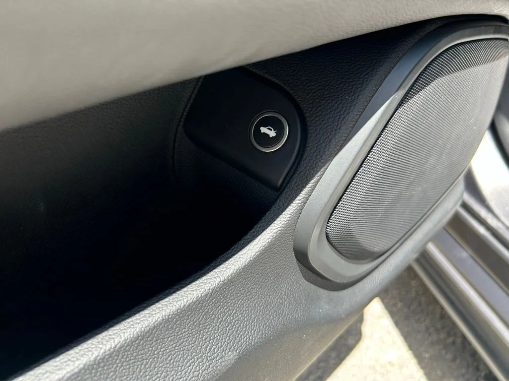 Used 2014 Gray Maserati Base image 40