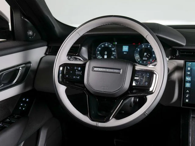 New 2026 Santorini Black Land Rover Dynamic SE image 12