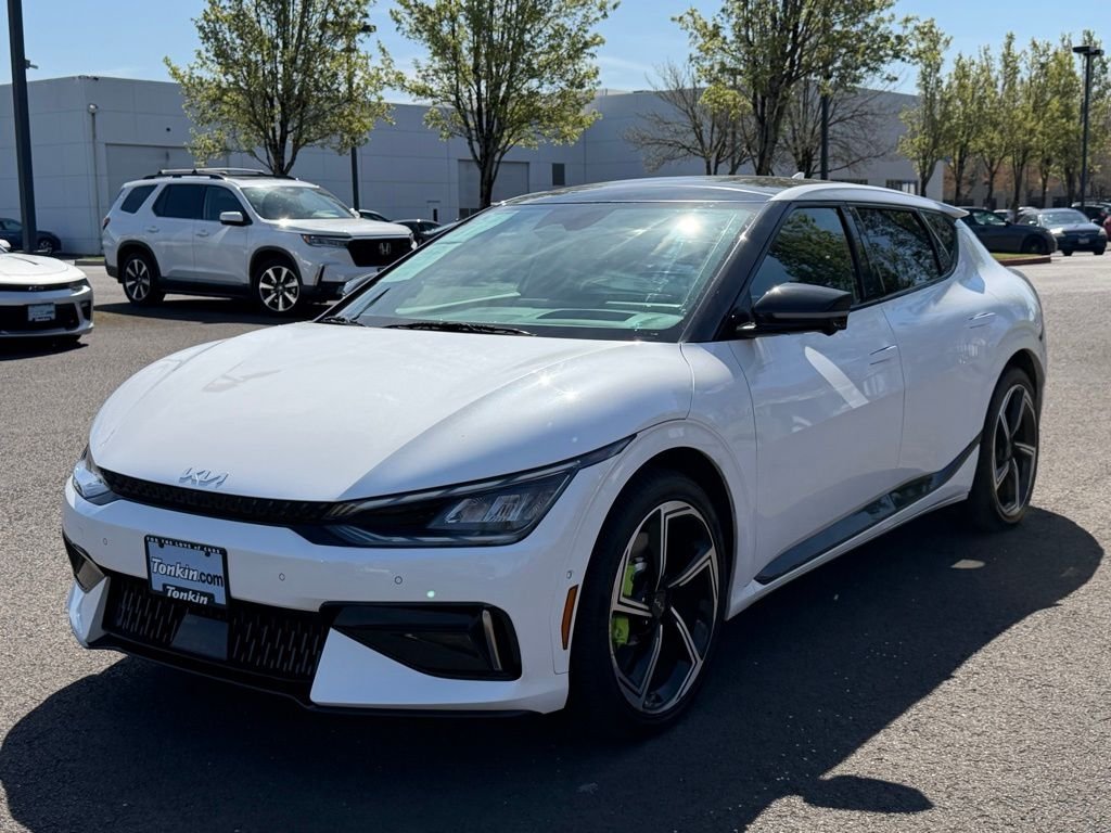 Used 2024 Snow White Pearl Kia GT image 3