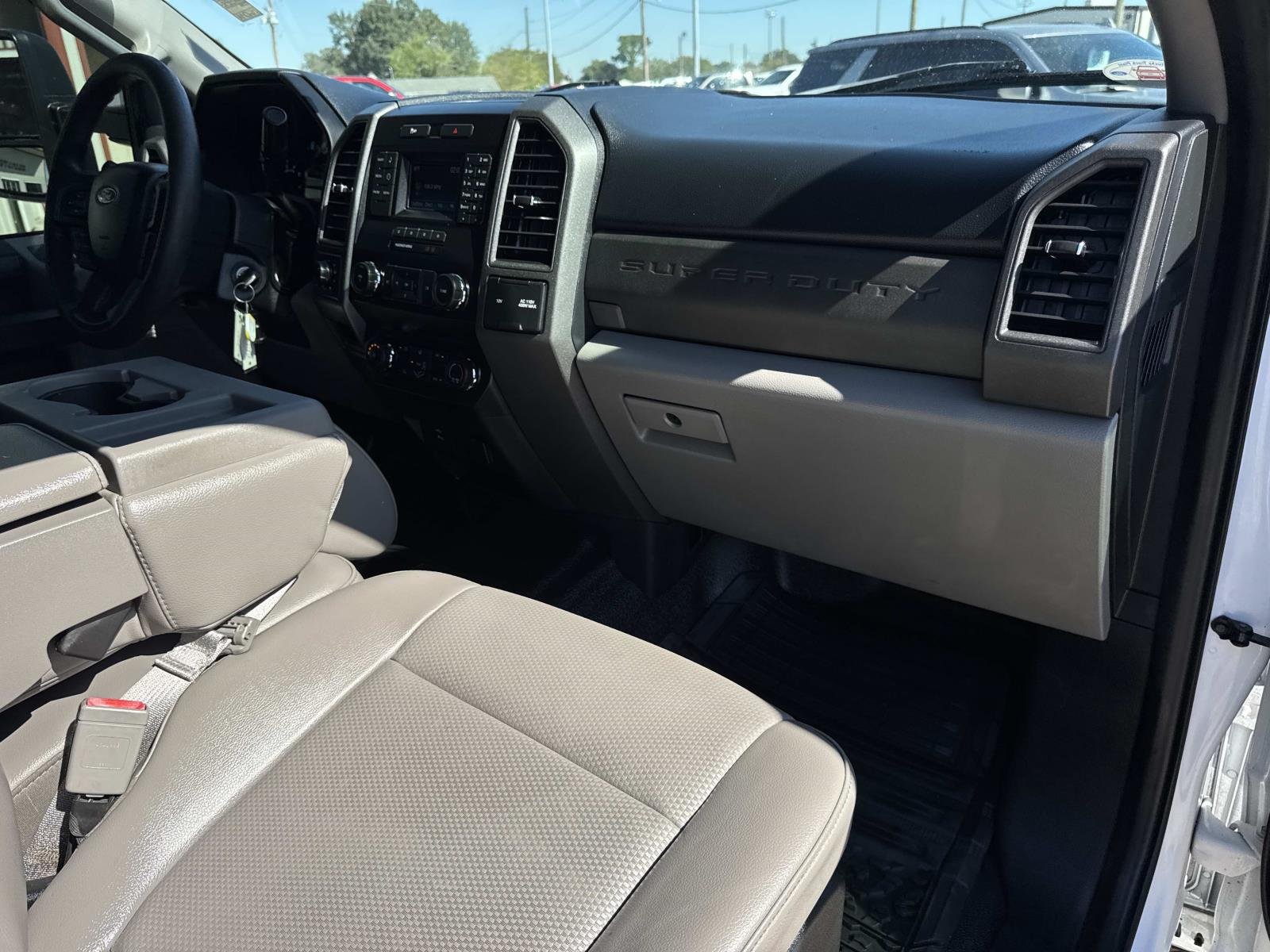 Used 2019 Oxford White Ford XL image 12