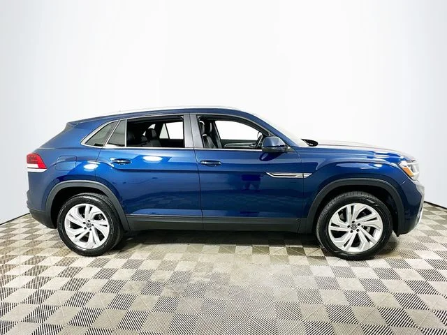 Certified Pre-Owned 2022 Volkswagen Atlas Cross Sport 3.6L V6 SE w/Technology