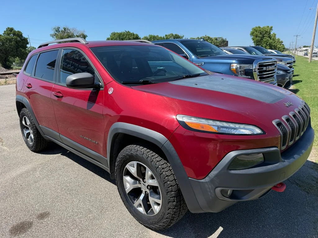 Used 2015 Red Jeep Trailhawk image 18