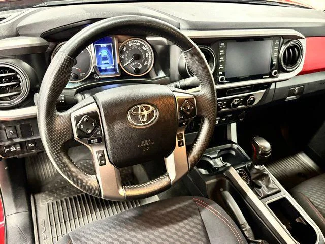 Used 2022 BARCELONA RED MET. Toyota  image 15