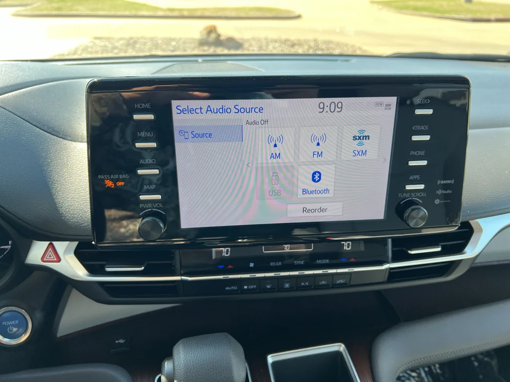 2023 Toyota Sienna LE - Photo 17