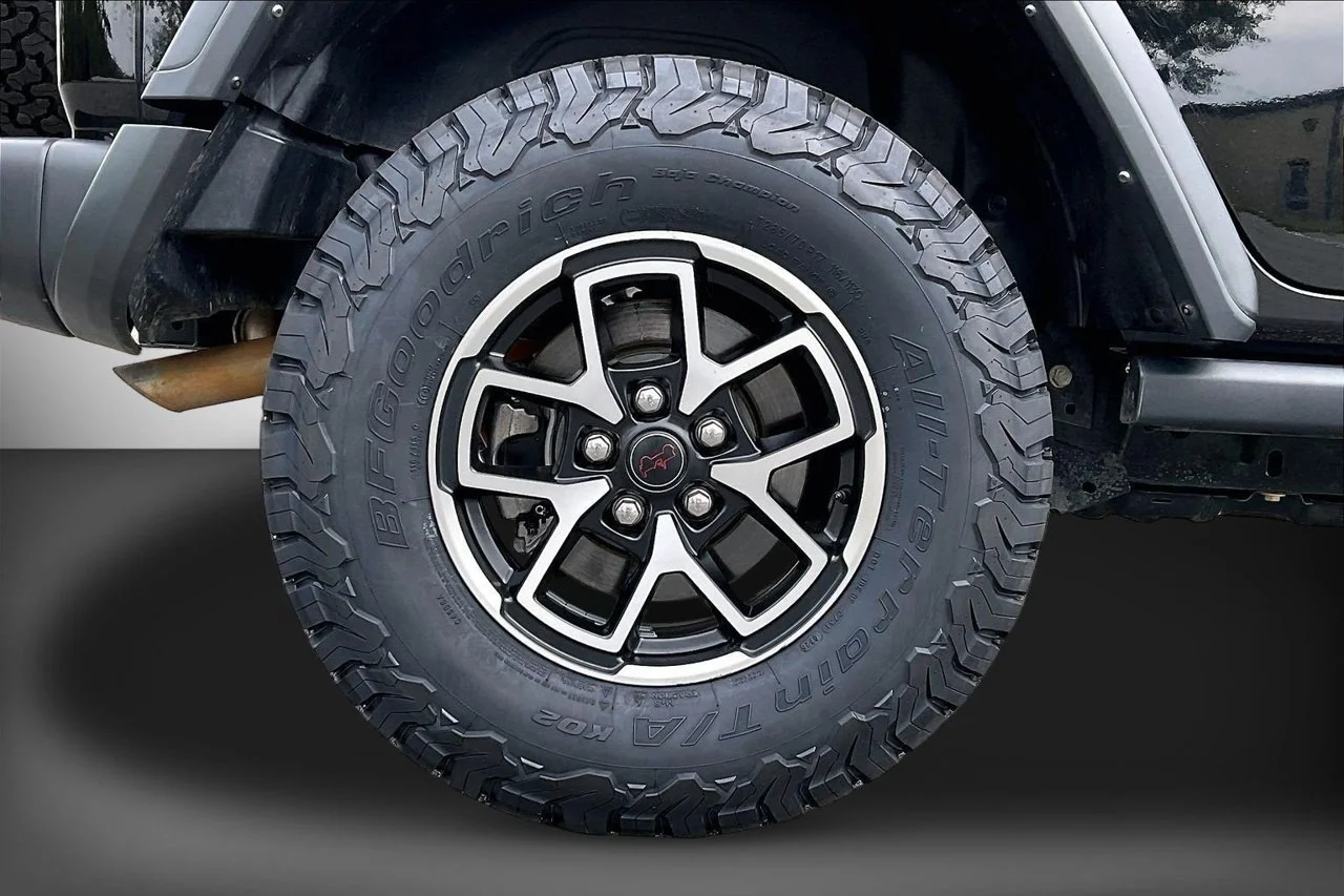 Certified Used 2024 Black Jeep Rubicon image 34