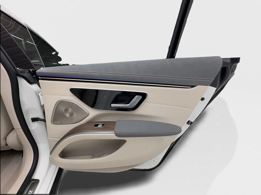 Used 2023 White Mercedes-Benz 450 image 27