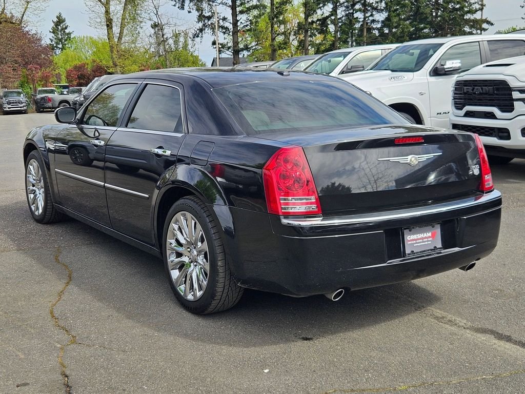 Used 2009 Brilliant Black Chrysler Hemi image 5