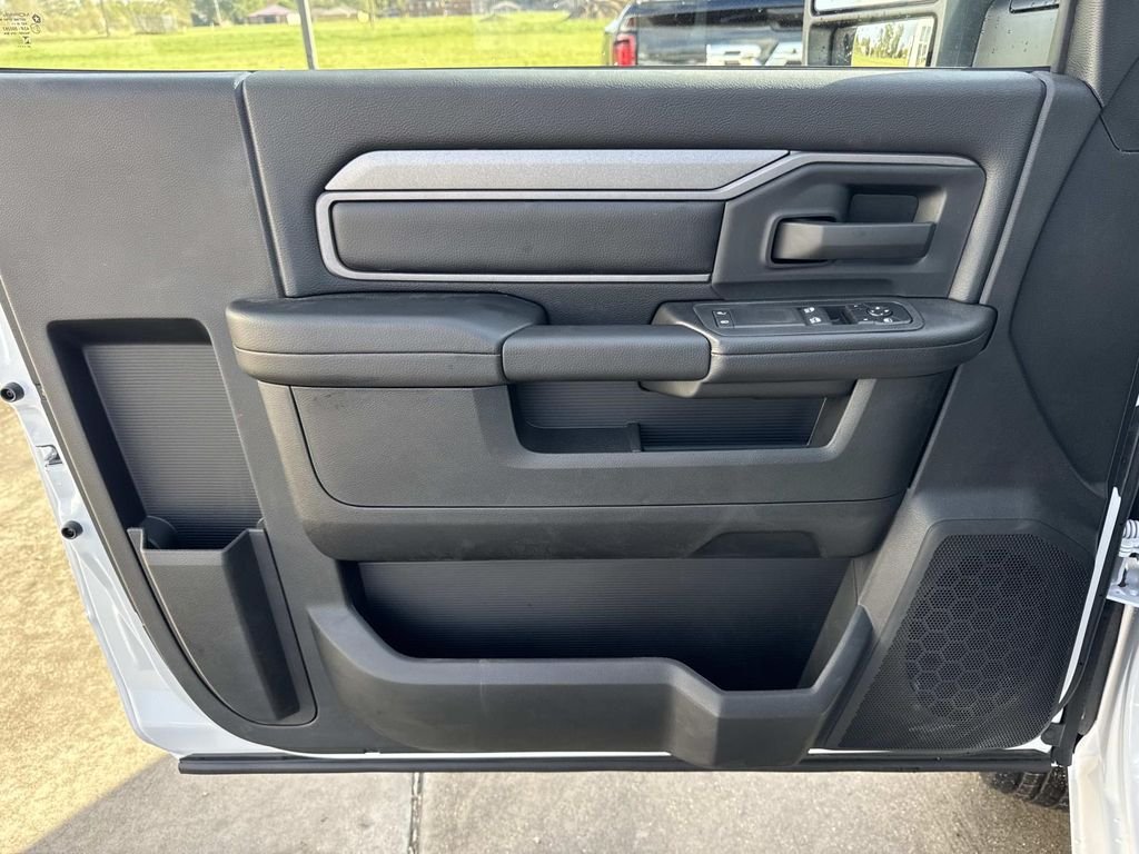 2026 RAM 3500 Chassis Tradesman - Photo 29