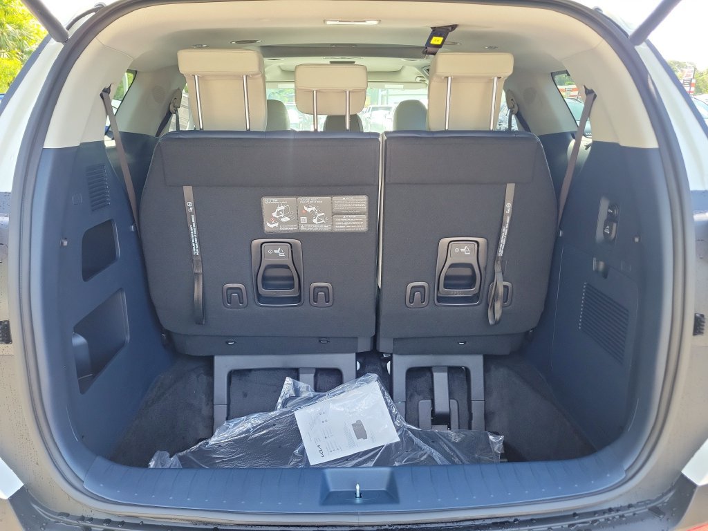 New 2026 Snow White Pearl Kia SX Prestige image 14