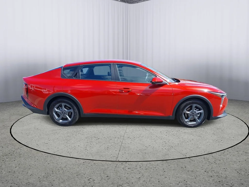 Used 2025 Red Kia LXS image 2