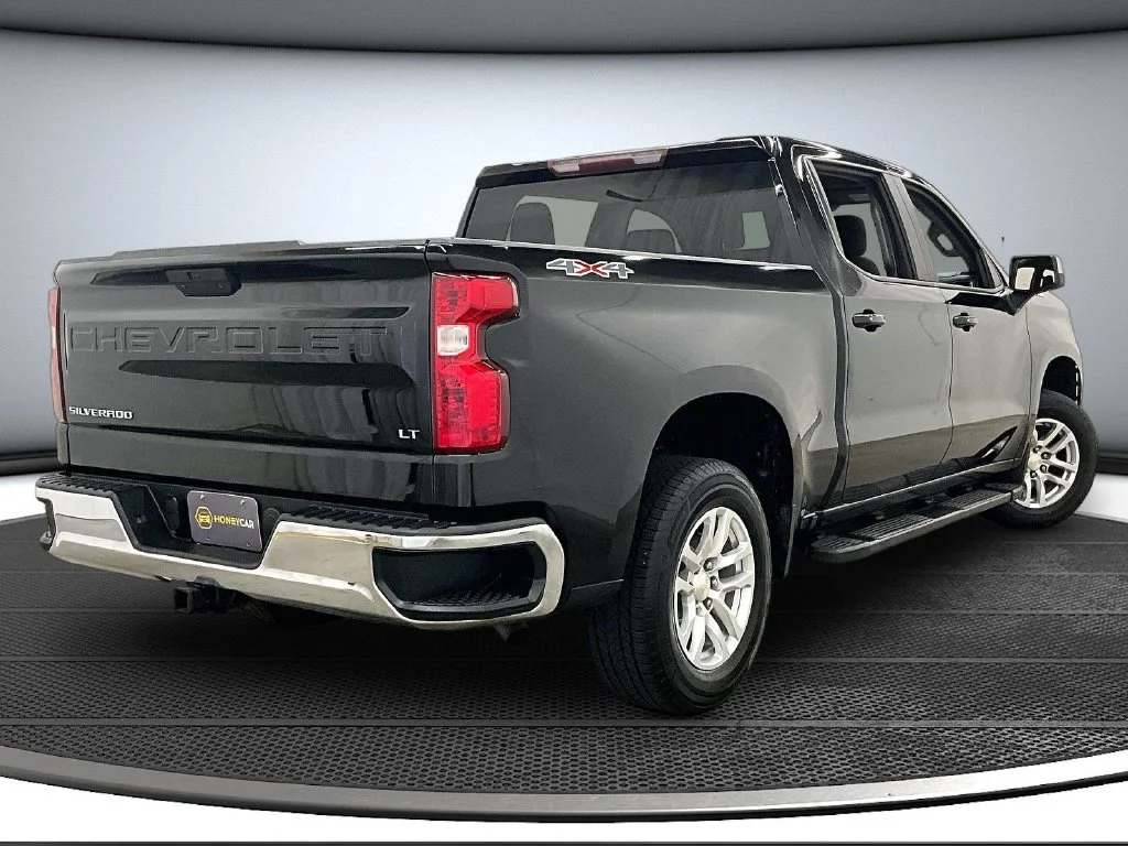 Used 2019 Black Chevrolet LT image 6