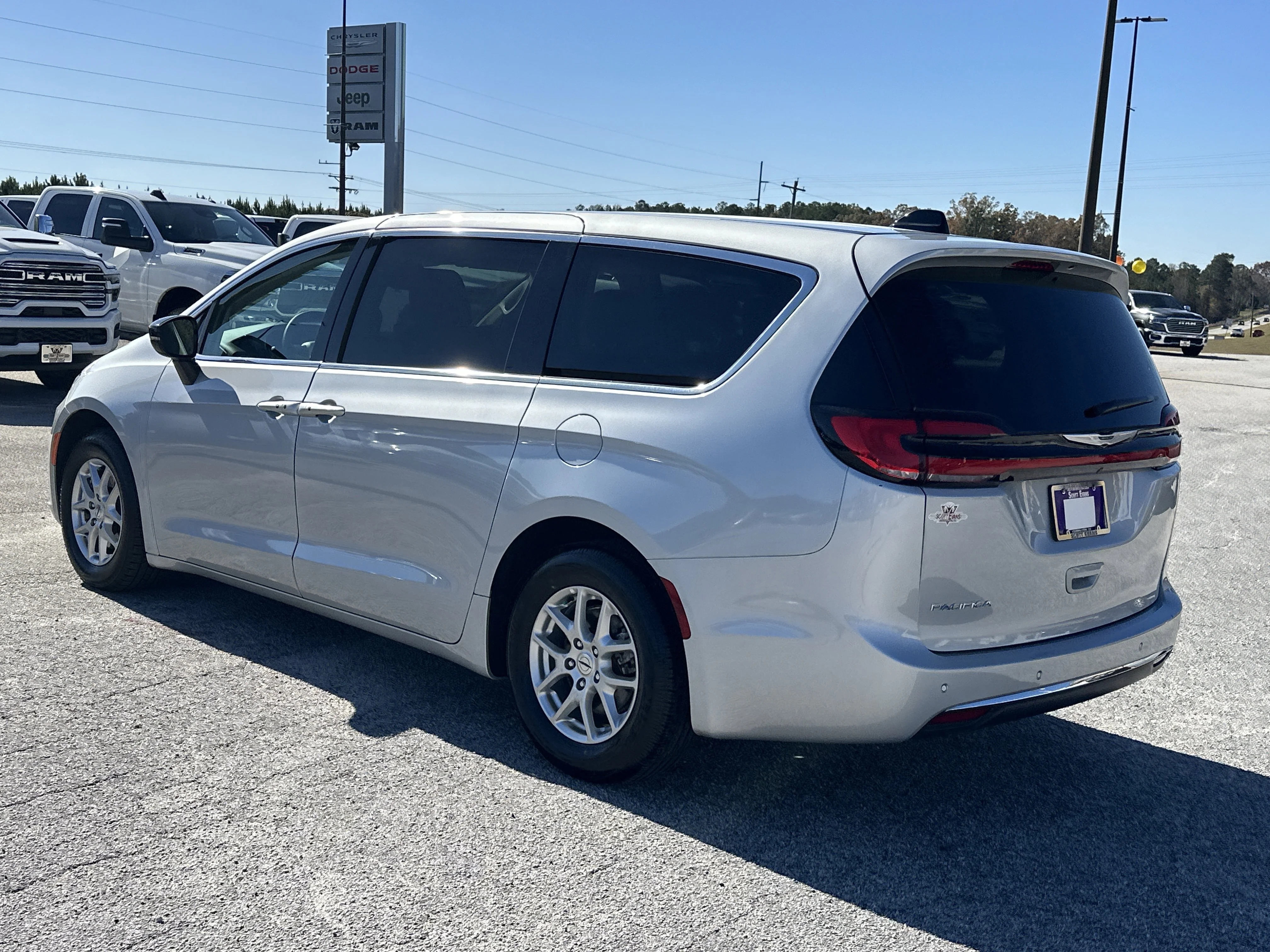 2024 Chrysler Pacifica Touring L - Photo 6