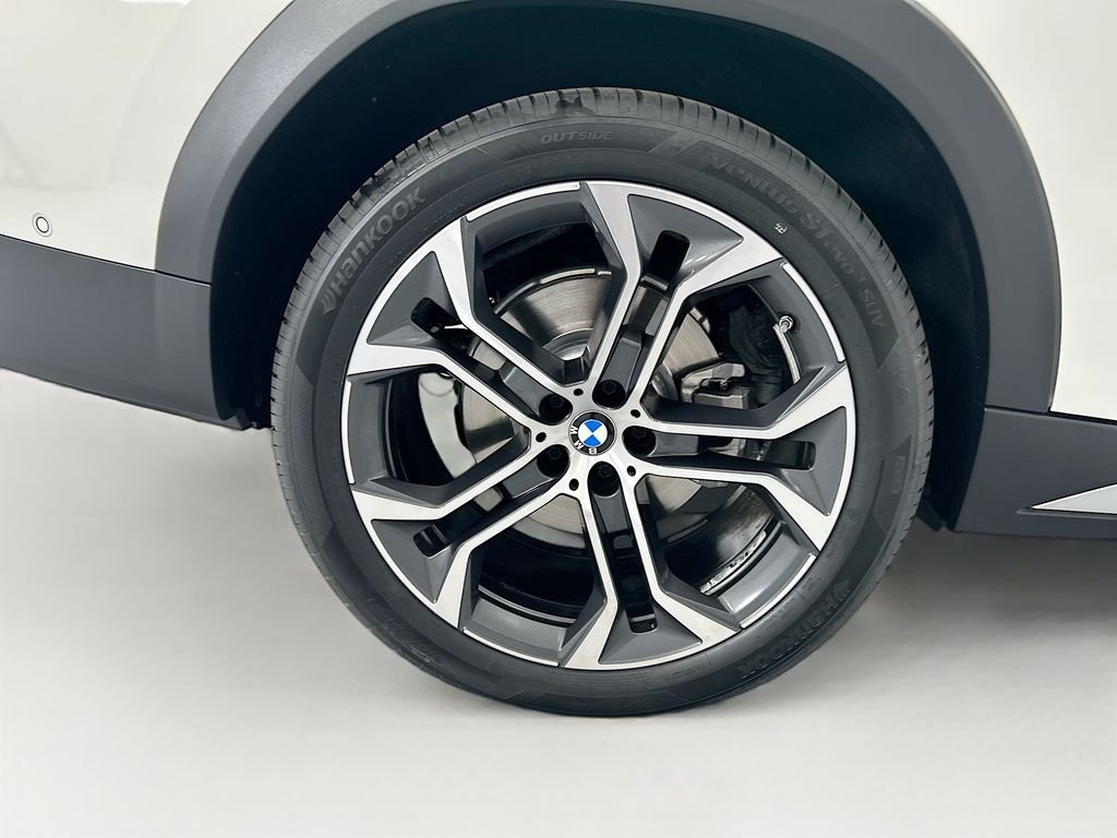 Used 2022 Alpine White BMW xDrive40i image 32