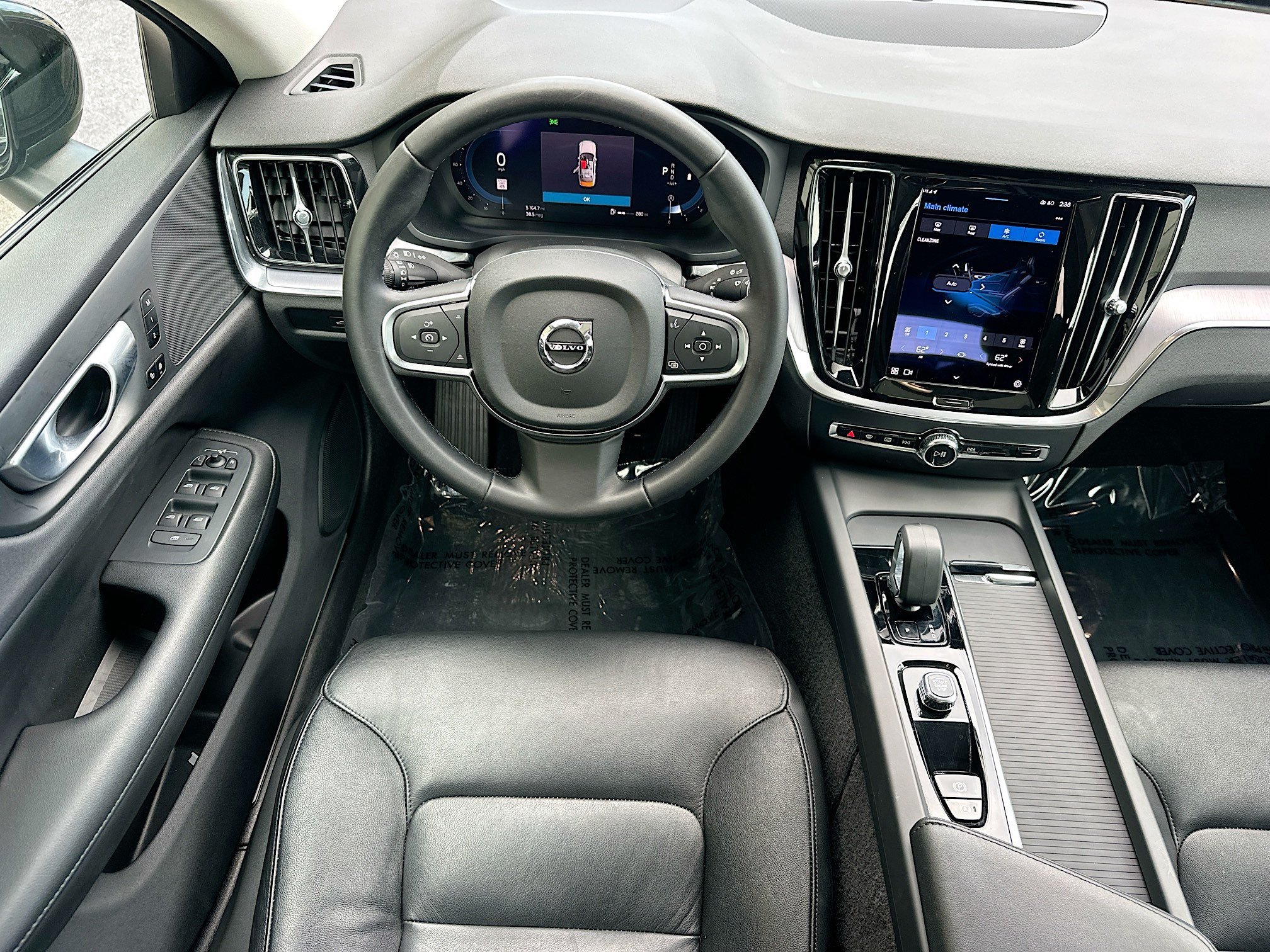 Used 2024 Onyx Black Metallic Volvo Core Dark Theme image 18