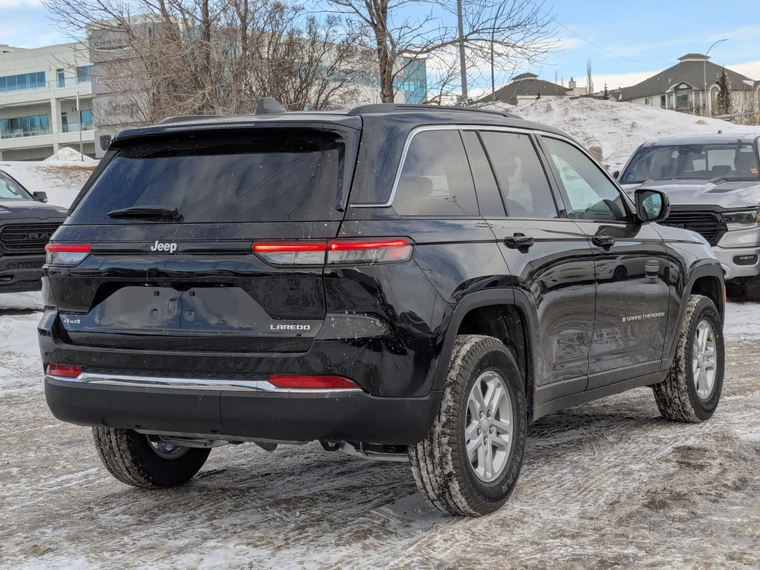 New 2025 Black Jeep Laredo - - 4x4 - Power Sunroof - Power Liftgate - Wireless Charging - Remote Start & More! image 8