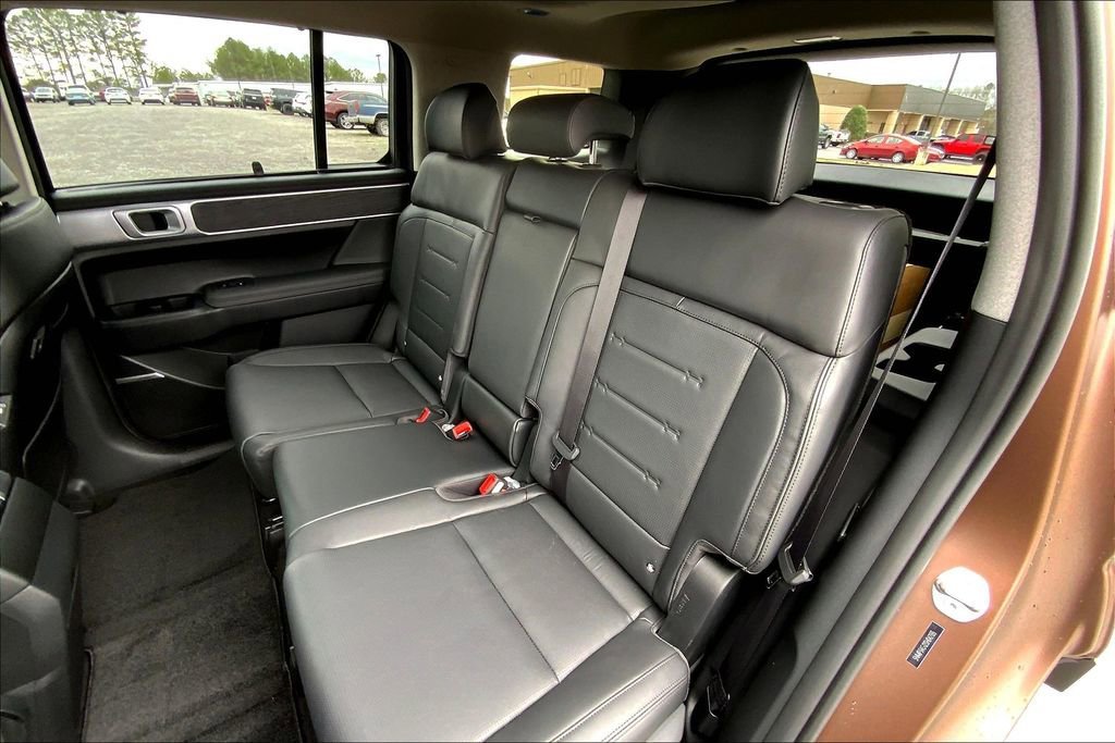 2025 Hyundai Santa Fe Limited - Photo 10