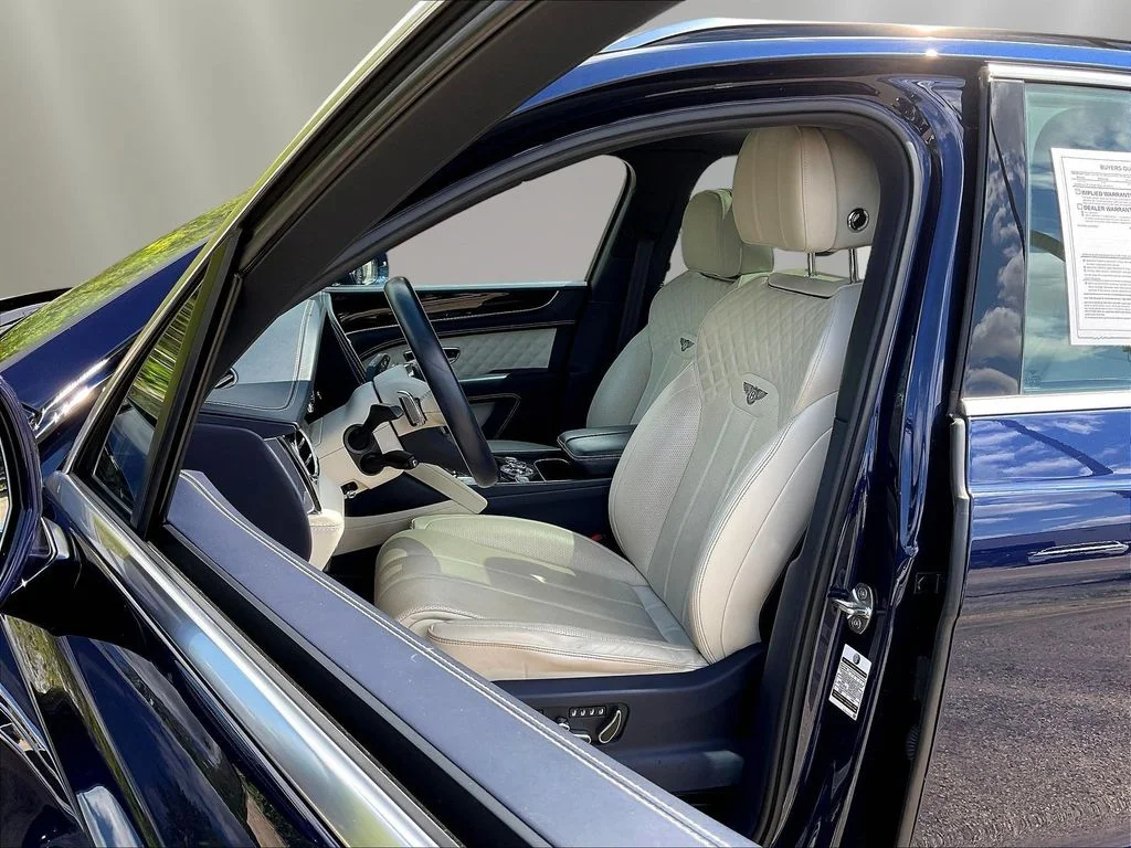 Used 2021  Bentley V8 image 21