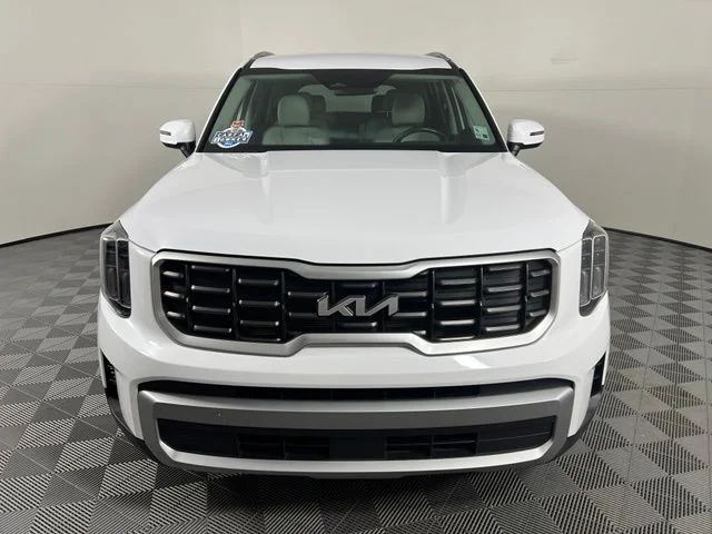 Used 2023 White Kia S image 2