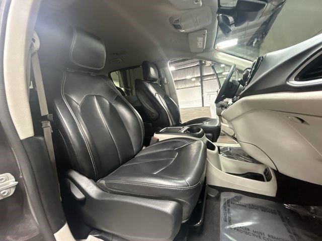 Used 2023 Granite Crystal Metallic Clearcoat Chrysler Touring L image 27