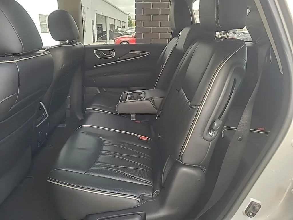 Used 2017 Silver INFINITI Base image 9