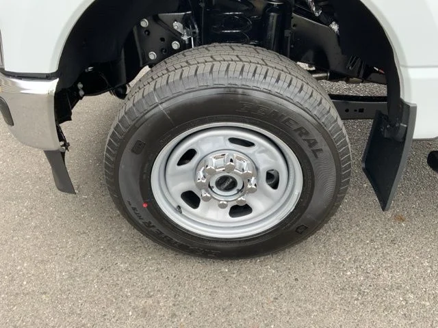 2025 Ford F-350 Super Duty Chassis Cab XLT - Photo 17