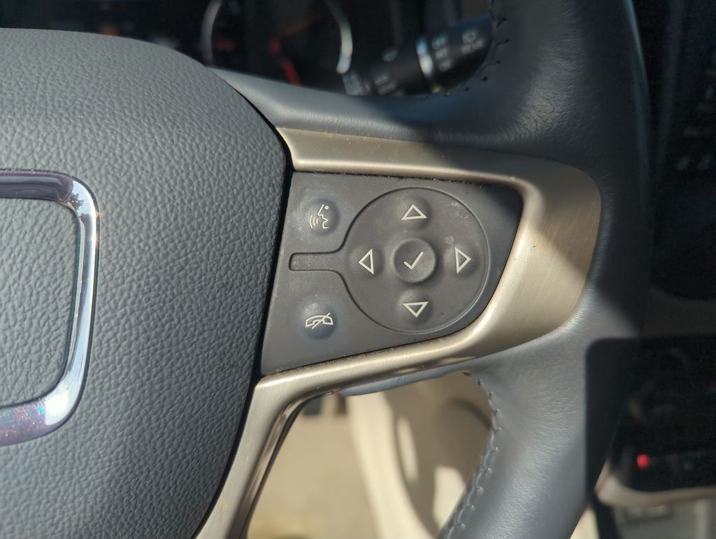Used 2021 White GMC Denali image 23