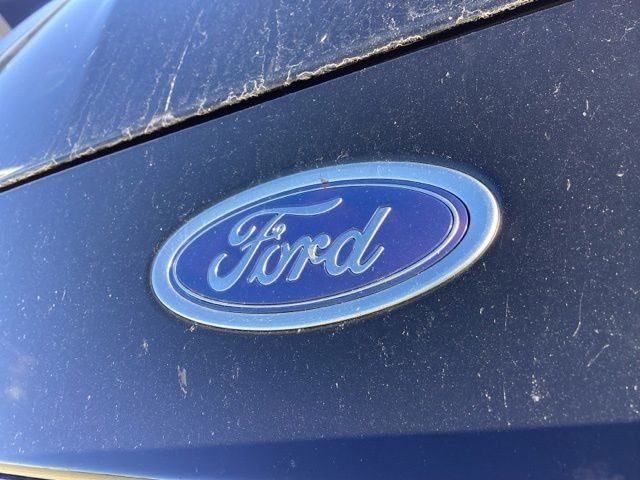 Used 2017 Shadow Black Ford SE image 3