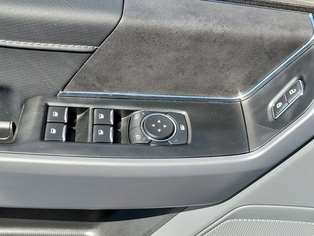 Used 2025 Black Metallic Ford XLT image 15